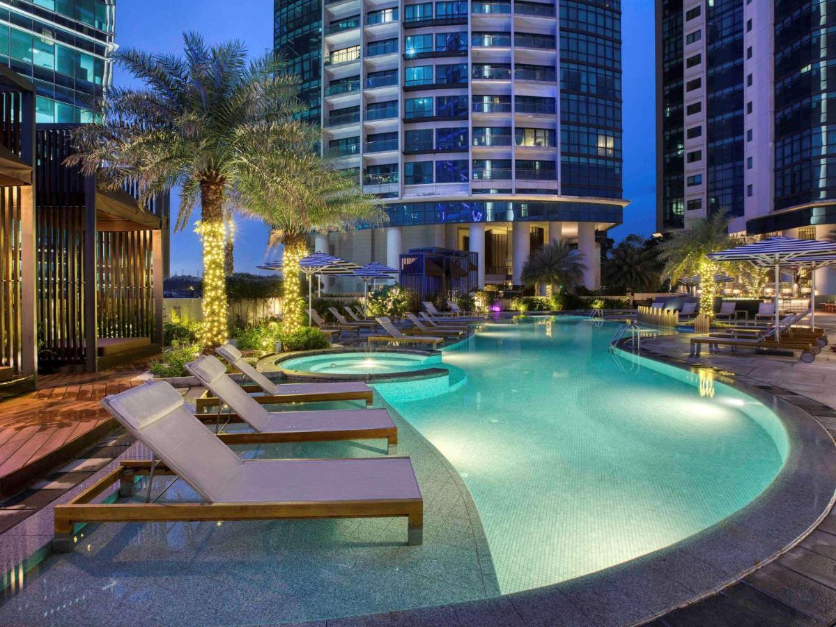 فندق سوفيتيل كوالالمبور دامانسارا المظهر الخارجي الصورة The pool at the hotel